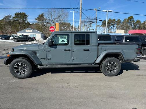 2026 Jeep Gladiator Sahara 4x4