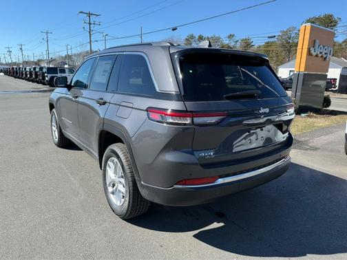 Baltic Gray Metallic Clearcoat 2026 Jeep Grand Cherokee Laredo