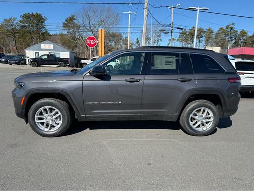 Baltic Gray Metallic Clearcoat 2026 Jeep Grand Cherokee Laredo