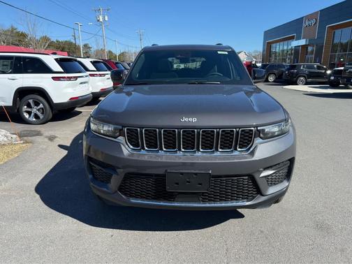 Baltic Gray Metallic Clearcoat 2026 Jeep Grand Cherokee Laredo