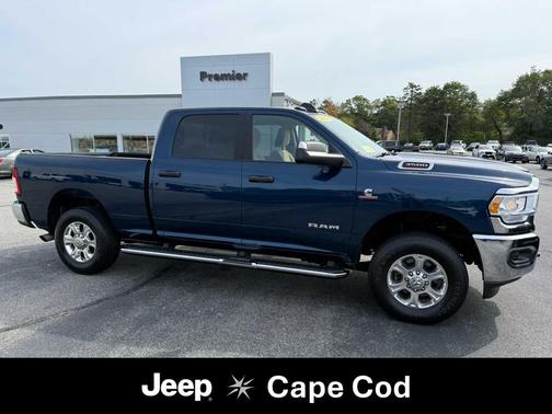 2022 RAM 3500 Big Horn 4x4 Crew Cab 64 Box