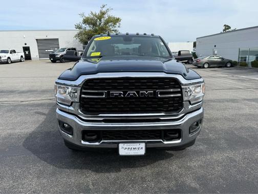 2022 RAM 3500 Big Horn 4x4 Crew Cab 64 Box