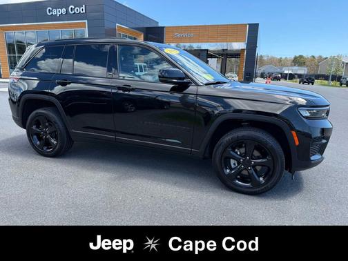 Diamond Black Crystal Pearlcoat 2025 Jeep Grand Cherokee Altitude