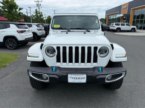 Bright White Clearcoat 2023 Jeep Wrangler 4xe Sahara