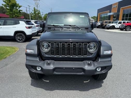 Black Clearcoat 2026 Jeep Wrangler Sport S