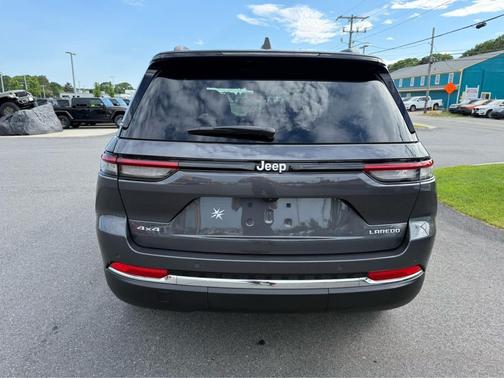 Baltic Gray Metallic Clearcoat 2025 Jeep Grand Cherokee Laredo