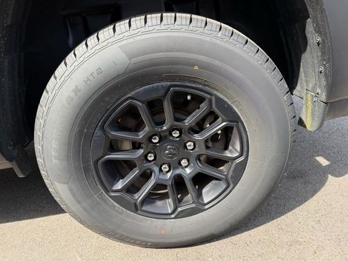 Delmonico Red Pearlcoat 2025 RAM 1500 Rebel