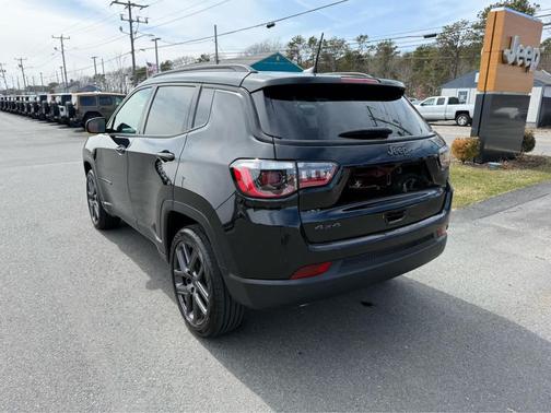 Diamond Black Crystal Pearlcoat 2026 Jeep Compass Limited