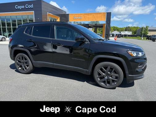 Diamond Black Crystal Pearlcoat 2026 Jeep Compass Latitude