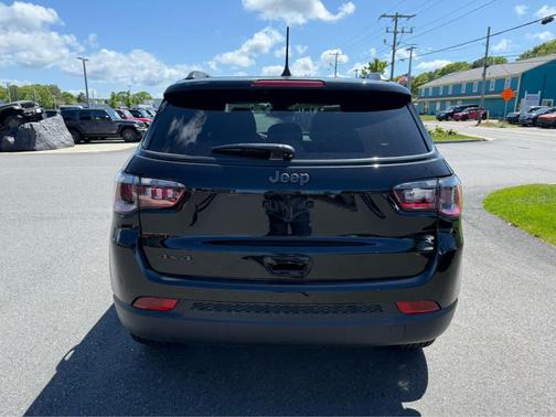 Diamond Black Crystal Pearlcoat 2026 Jeep Compass Latitude