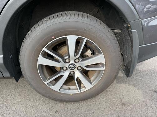 Magnetic Gray Metallic 2018 Toyota RAV4 XLE