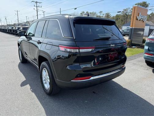 2023 Jeep Grand Cherokee Laredo