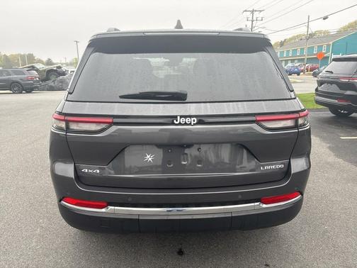 Baltic Gray Metallic Clearcoat 2024 Jeep Grand Cherokee Laredo