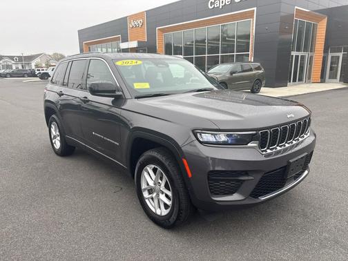 Baltic Gray Metallic Clearcoat 2024 Jeep Grand Cherokee Laredo