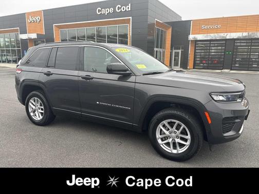 Baltic Gray Metallic Clearcoat 2024 Jeep Grand Cherokee Laredo