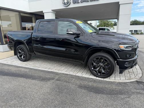 Diamond Black Crystal Pearlcoat 2021 RAM 1500 Limited