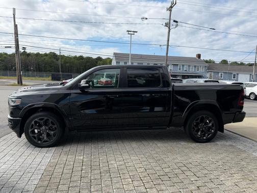 Diamond Black Crystal Pearlcoat 2021 RAM 1500 Limited