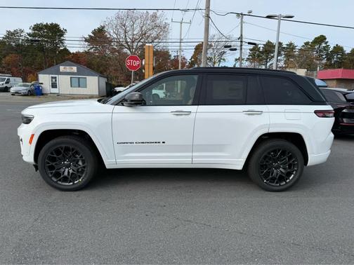 2025 Jeep Grand Cherokee Summit