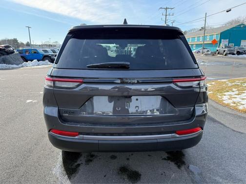 2026 Jeep Grand Cherokee Altitude