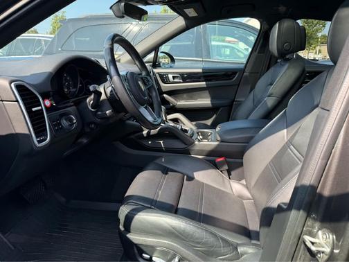 2021 Porsche Cayenne Base (Tiptronic)