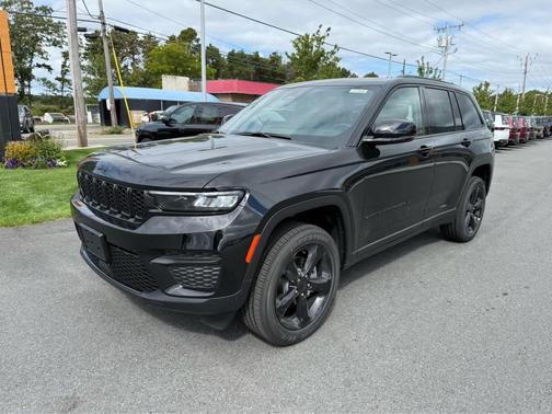 2025 Jeep Grand Cherokee Laredo