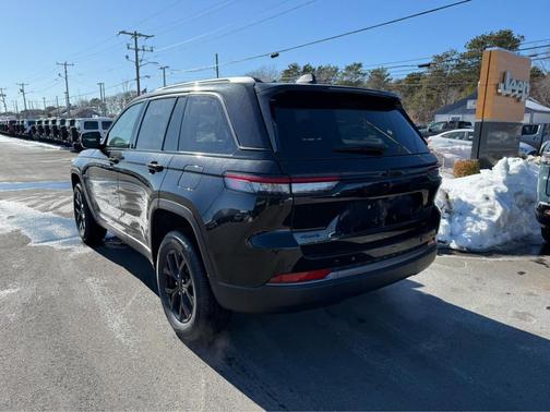 2026 Jeep Grand Cherokee Altitude