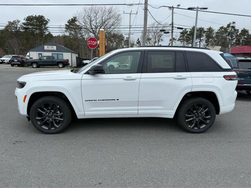 Bright White Clearcoat 2026 Jeep Grand Cherokee Limited