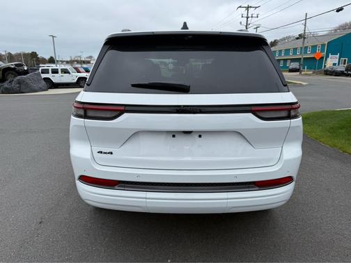 Bright White Clearcoat 2026 Jeep Grand Cherokee Limited