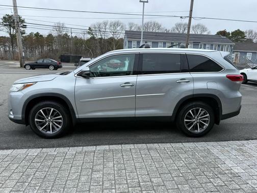Celestial Silver Metallic 2019 Toyota Highlander XLE