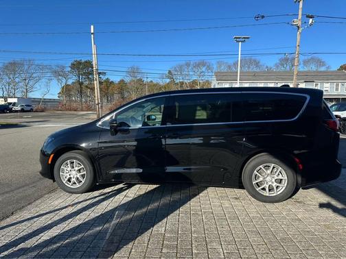 2026 Chrysler Voyager LX