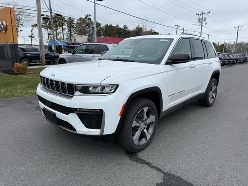 Bright White Clearcoat 2026 Jeep Grand Cherokee Limited