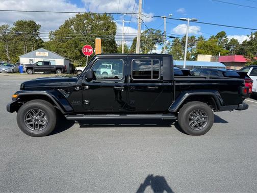 2025 Jeep Gladiator Sport S