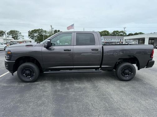 2025 RAM 2500 Tradesman 4x4 Crew Cab 64 Box
