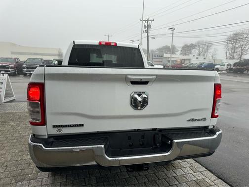 2020 RAM 2500 Big Horn 4x4 Crew Cab 64 Box
