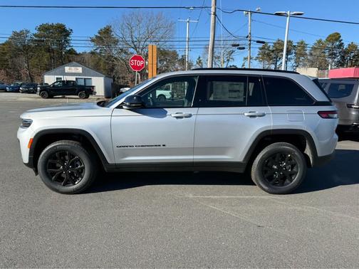 2026 Jeep Grand Cherokee Altitude