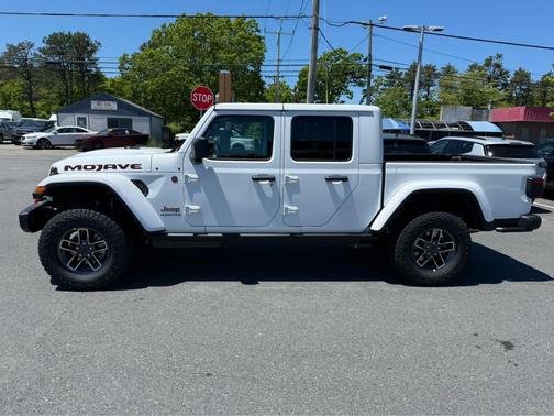 Bright White Clearcoat 2026 Jeep Gladiator Mojave X 4x4