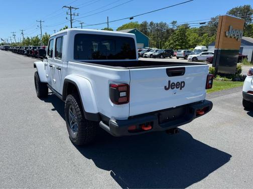 Bright White Clearcoat 2026 Jeep Gladiator Mojave X 4x4
