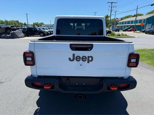 Bright White Clearcoat 2026 Jeep Gladiator Mojave X 4x4
