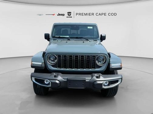 Anvil Clearcoat 2026 Jeep Gladiator Sahara 4x4