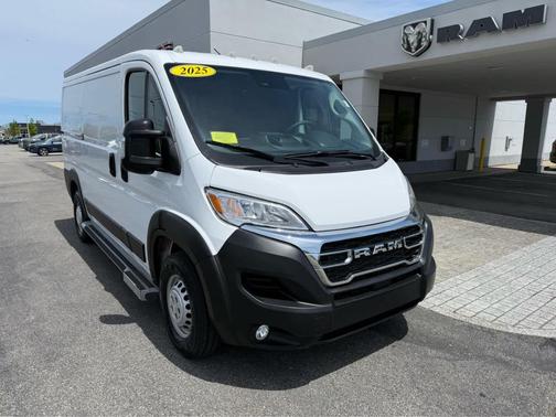 Bright White Clearcoat 2025 RAM ProMaster 2500 Tradesman