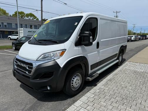 Bright White Clearcoat 2025 RAM ProMaster 2500 Tradesman