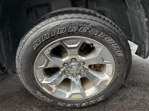 Diamond Black Crystal Pearlcoat 2024 RAM 1500 Big Horn/Lone Star