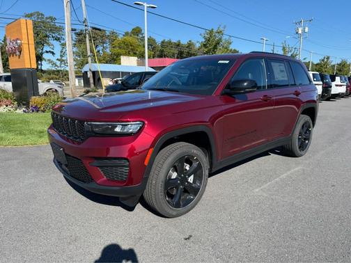 2025 Jeep Grand Cherokee Laredo