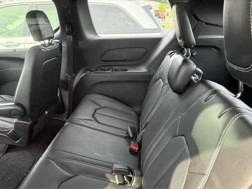 Bright White Clearcoat 2026 Chrysler Pacifica L