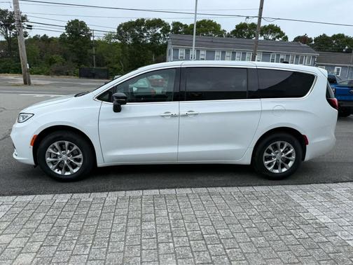Bright White Clearcoat 2026 Chrysler Pacifica L