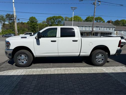 Bright White Clearcoat 2026 RAM 2500 Tradesman 4x4 Crew Cab 64 Box