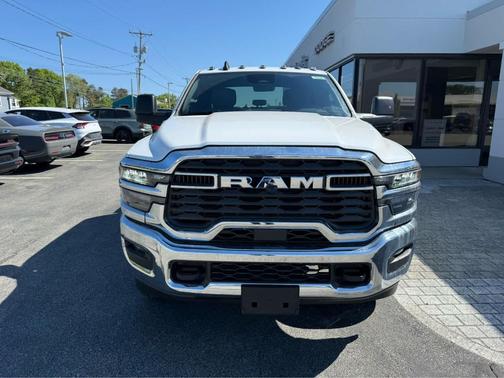 Bright White Clearcoat 2026 RAM 2500 Tradesman 4x4 Crew Cab 64 Box