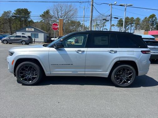 2025 Jeep Grand Cherokee Summit