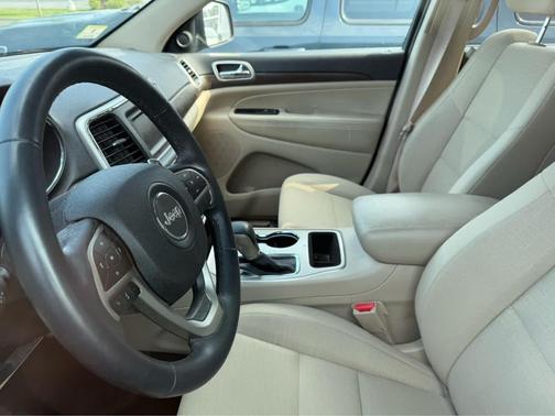 2017 Jeep Grand Cherokee Laredo