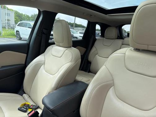 Bright White Clearcoat 2016 Jeep Cherokee Limited